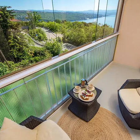N With Balcony *